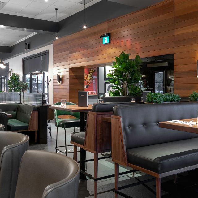 Restaurante Earls Kitchen + Bar Albert St Regina Regina, , SK