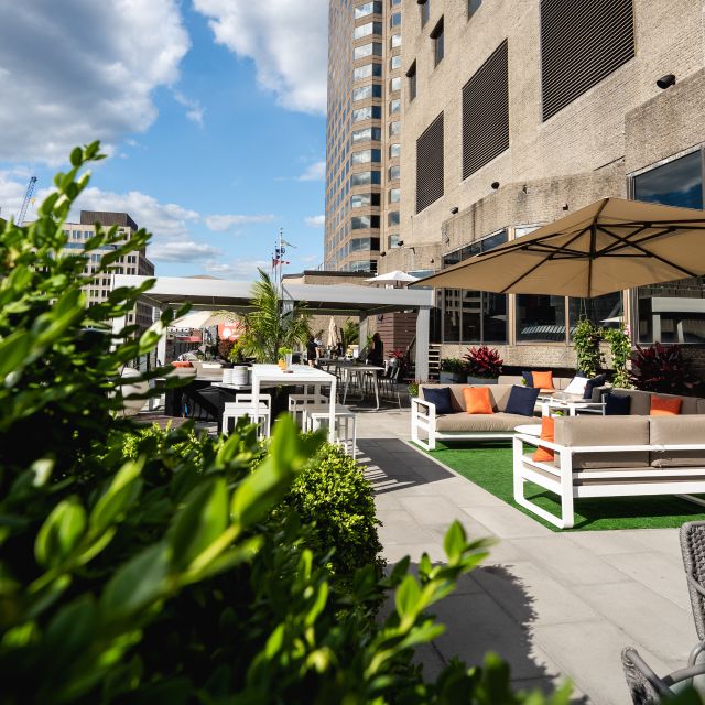 Terrasse du DoubleTree Permanently Closed Restaurant Montréal, QC