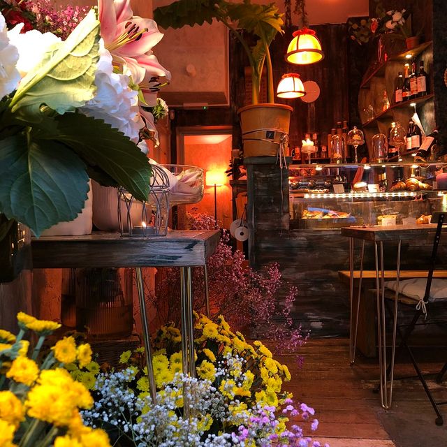 Flour & Flowers Updated 2024, Café in London, London