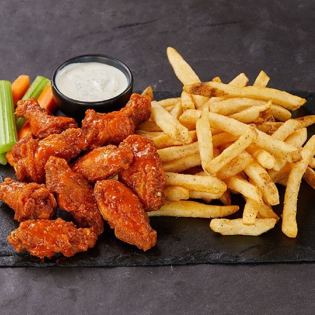 Wild Wing Toronto Church St Updated 2024, Canadian Restaurant in Toronto, ON