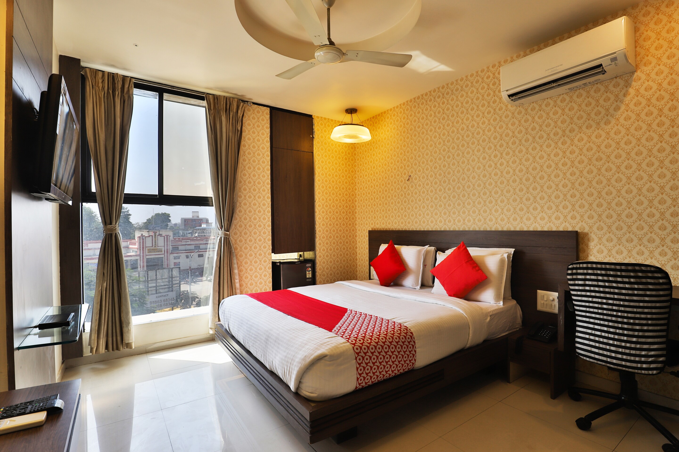 Couple Friendly Hotels In Nadiad Oyo For Unmarried Couples Near You