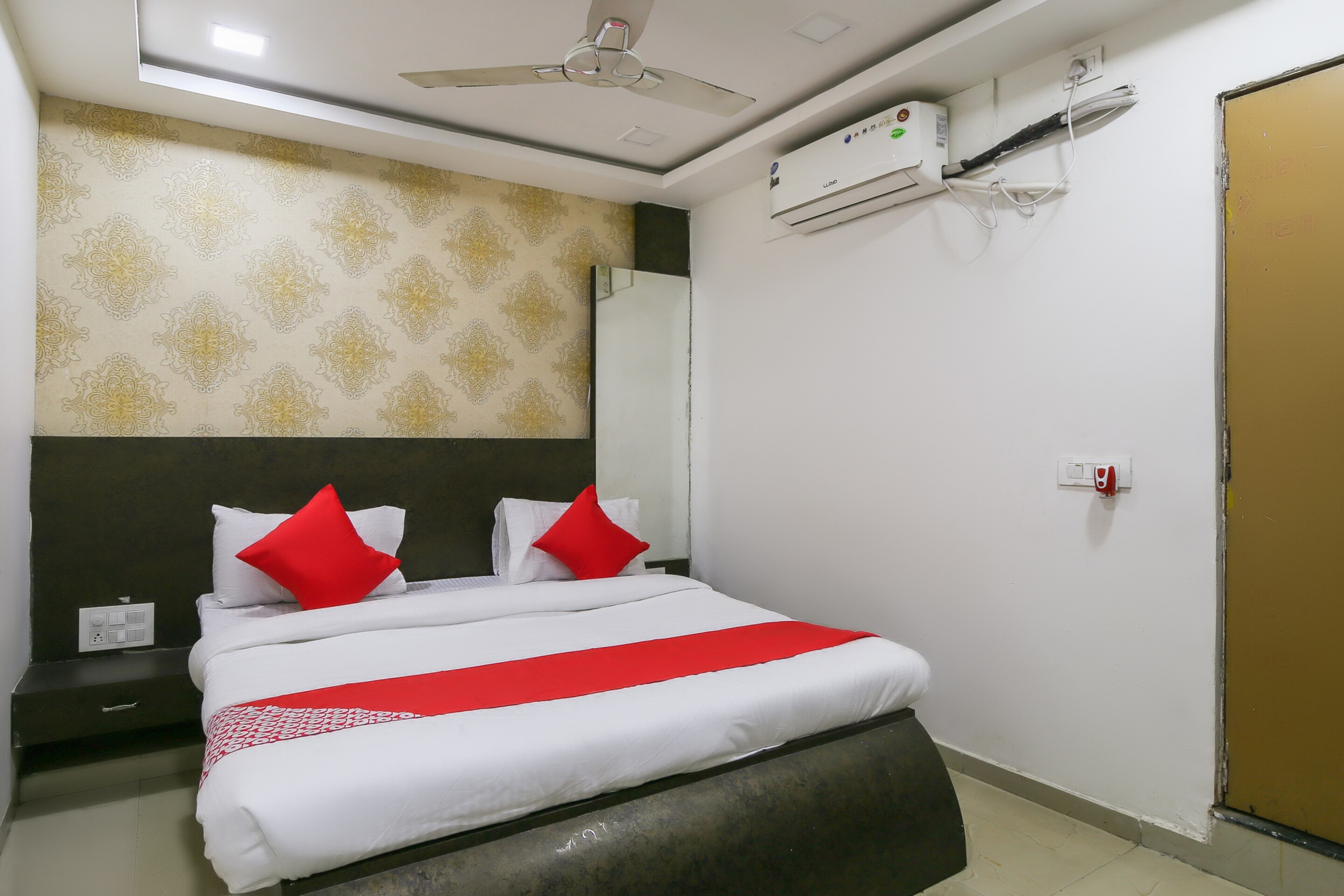 OYO Hotel Krishna, OYO Rooms Vadodara, Book ₹451 OYO