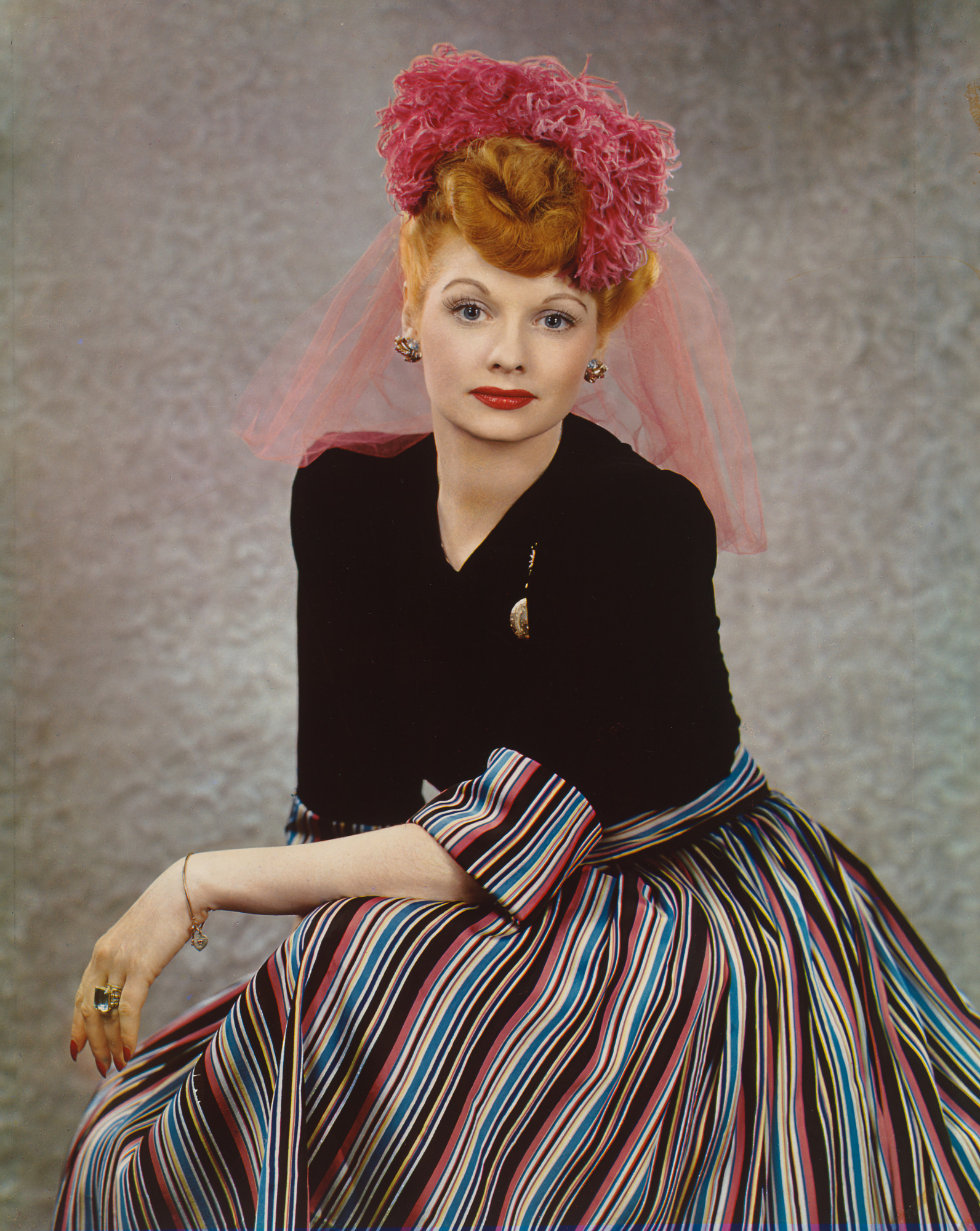 Iconic Pictures that Reveal the Influence of Lucille Ball TravelFiber(023)