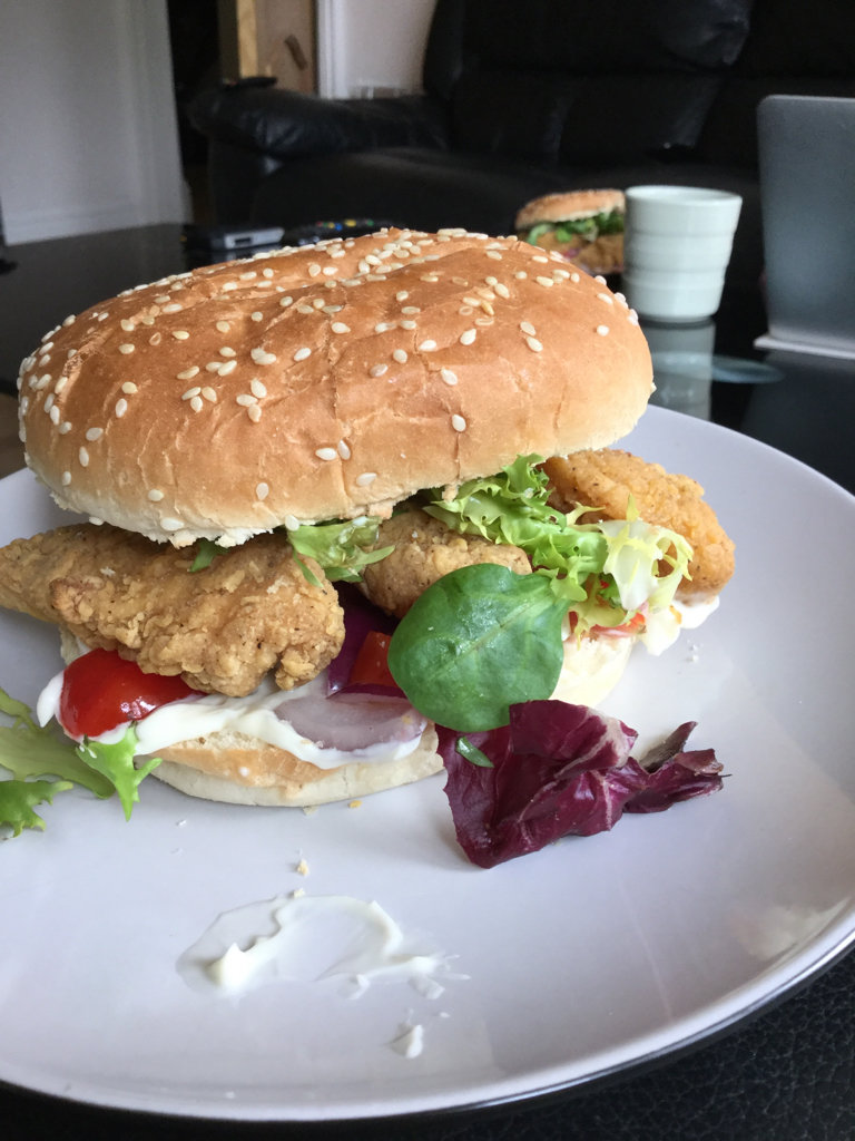 Eyebee A Homemade chicken tender burger Plurk