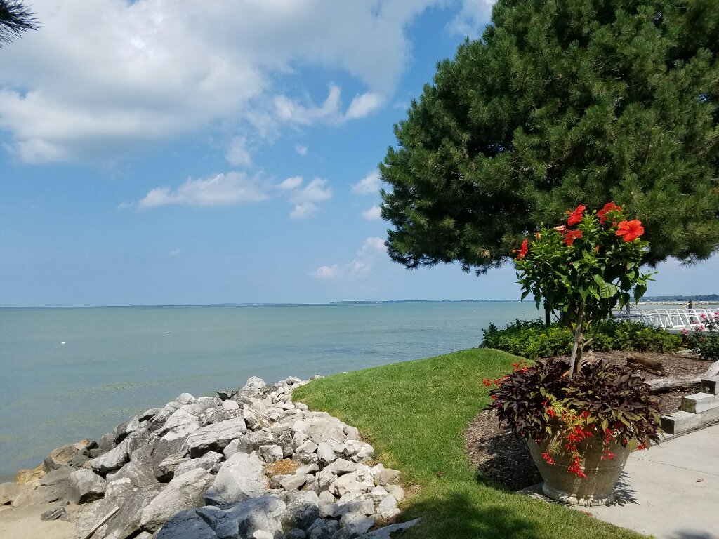 Rachel took the weekend off to relax with the fam in Port Clinton