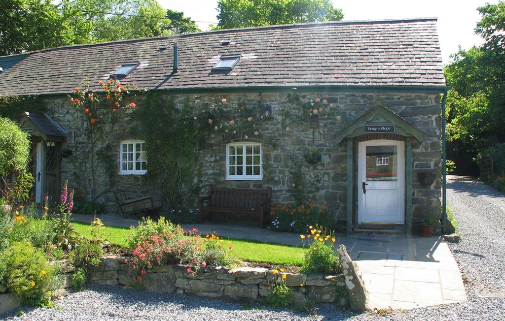 Luxury Holiday Cottages in Wales, Neuadd Farm Cottages
