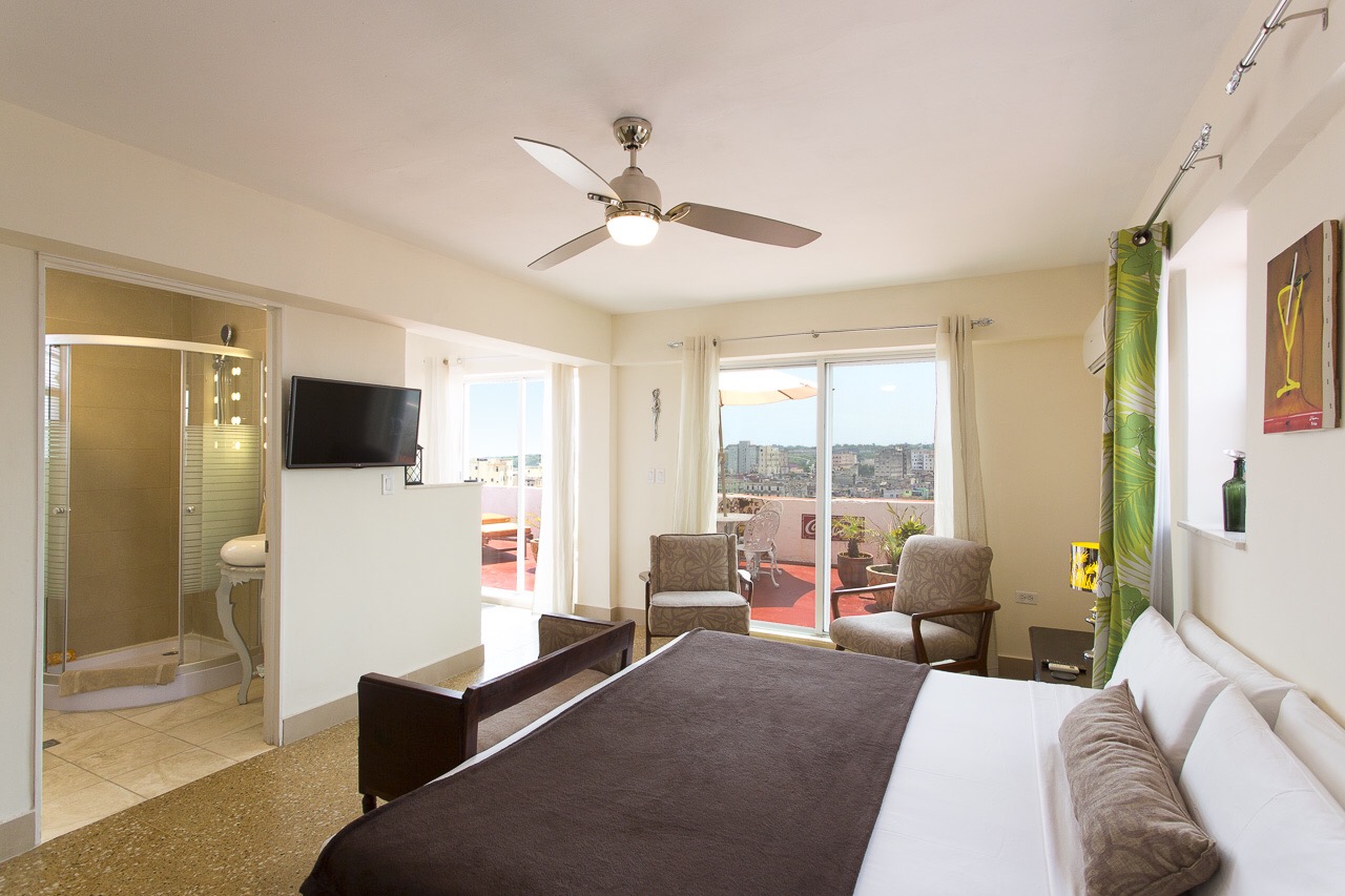Tropicana Penthouse Suite, Luxury Vacation Apartment, Central Havana