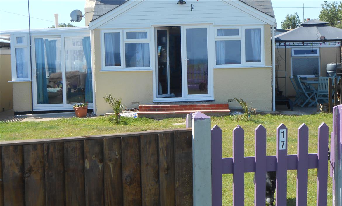 Cosy Norfolk beach holiday bungalows with seaview