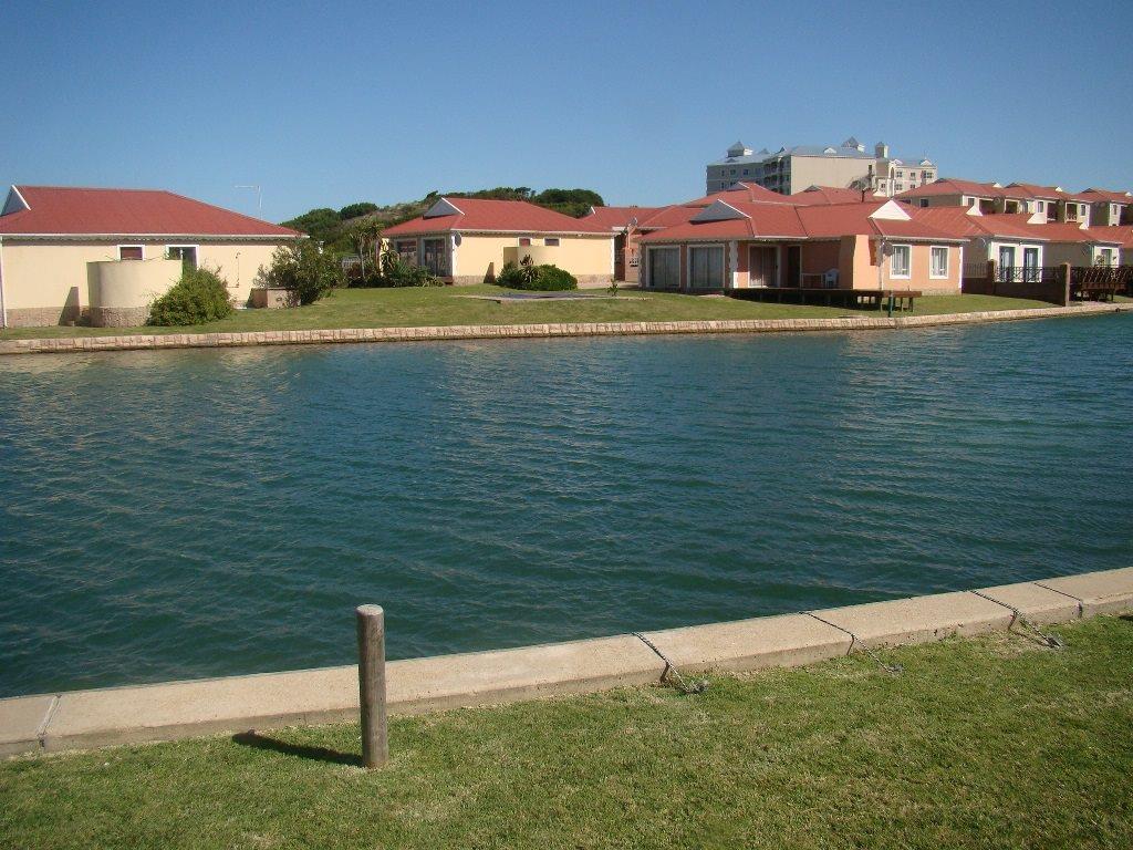 Apartments / flats to rent in Jeffreys Bay Jeffreys Bay Property