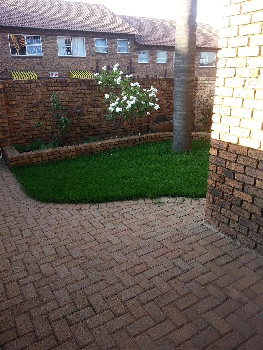 3 Bedroom Townhouse to rent in Birch Acres P24114704812