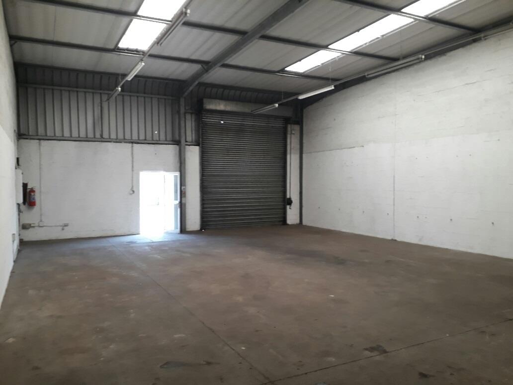 Industrial property to rent in Alton P24113798934
