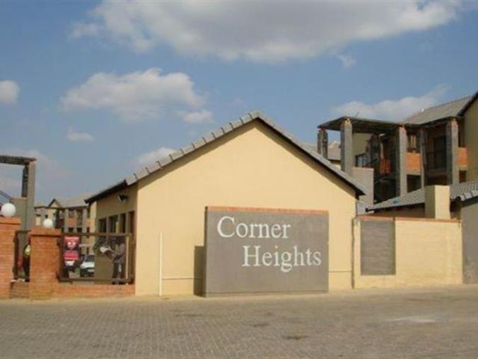 3 Bedroom Apartment / flat for sale in Azalea Park P24100414837