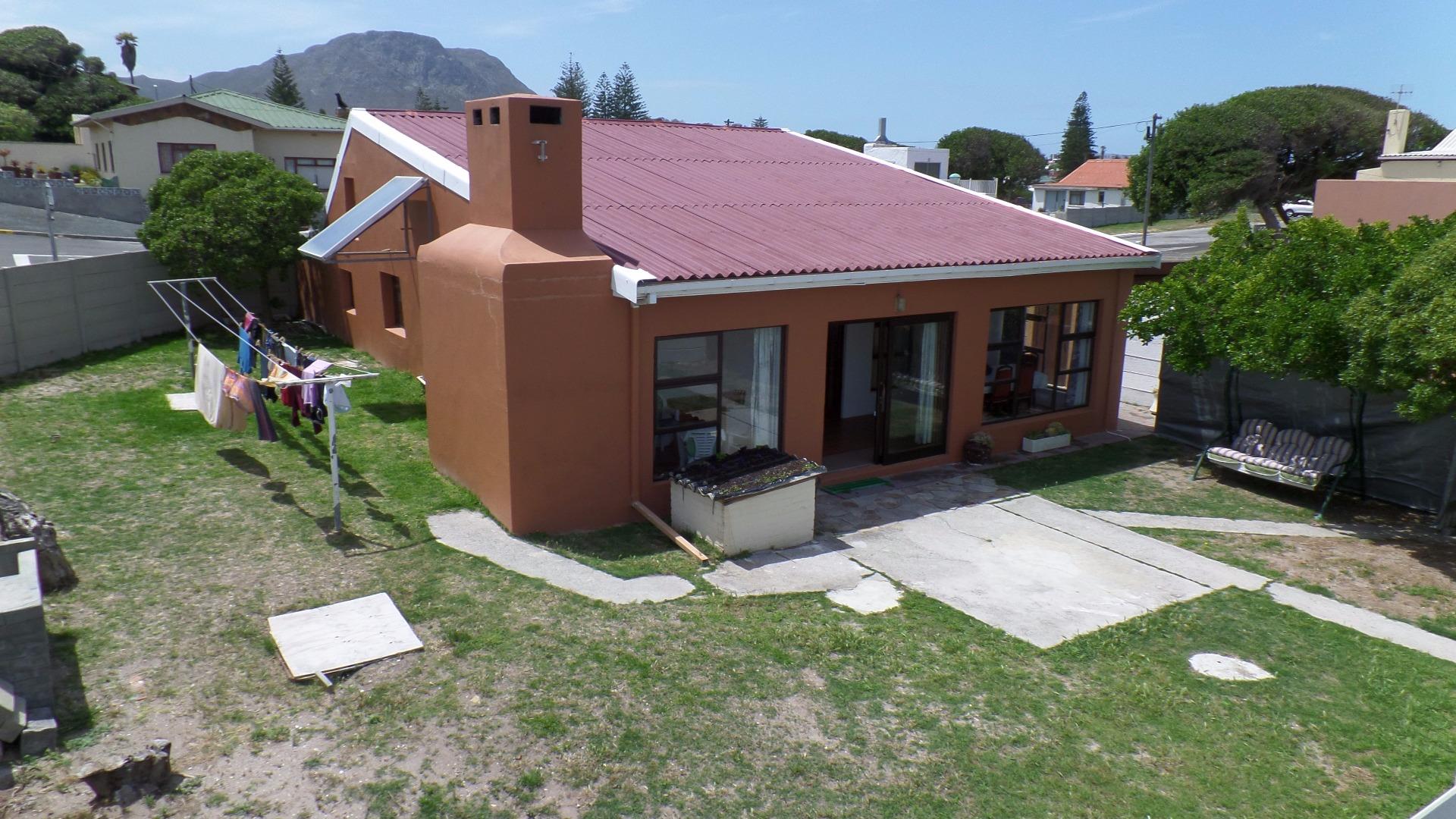 3 Bedroom House for sale in Gansbaai Central 16 Andrew Street