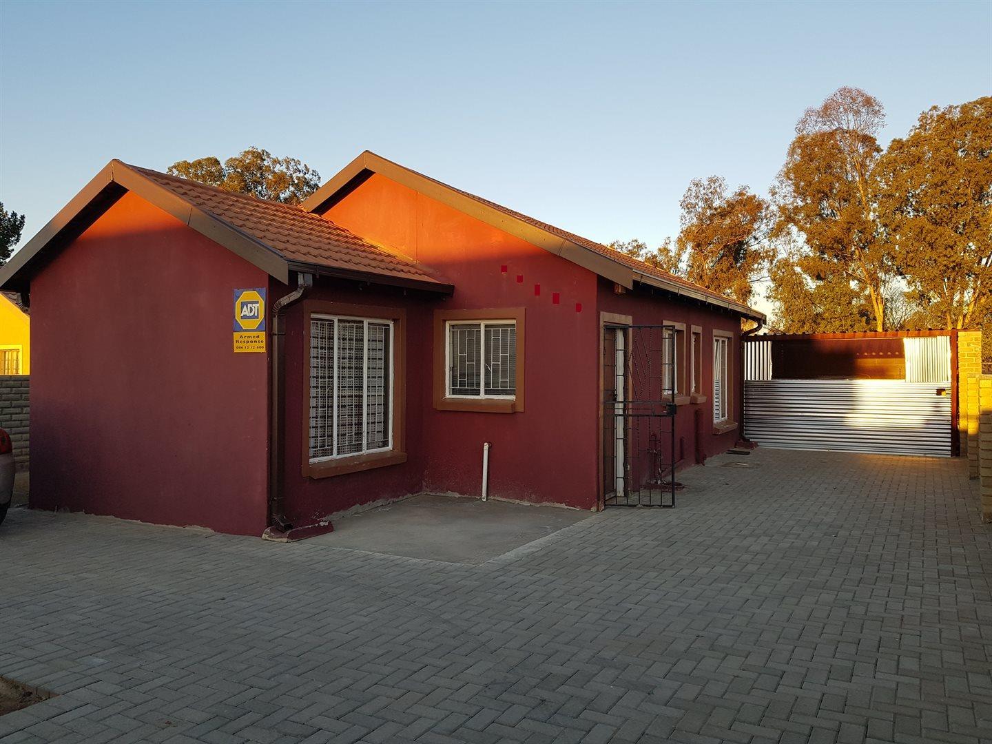 3 Bedroom House for sale in Pinehaven P24112157258