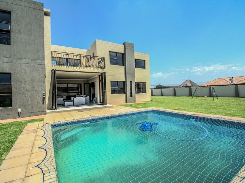 3 Bedroom House for sale in Three Rivers East P24107143350