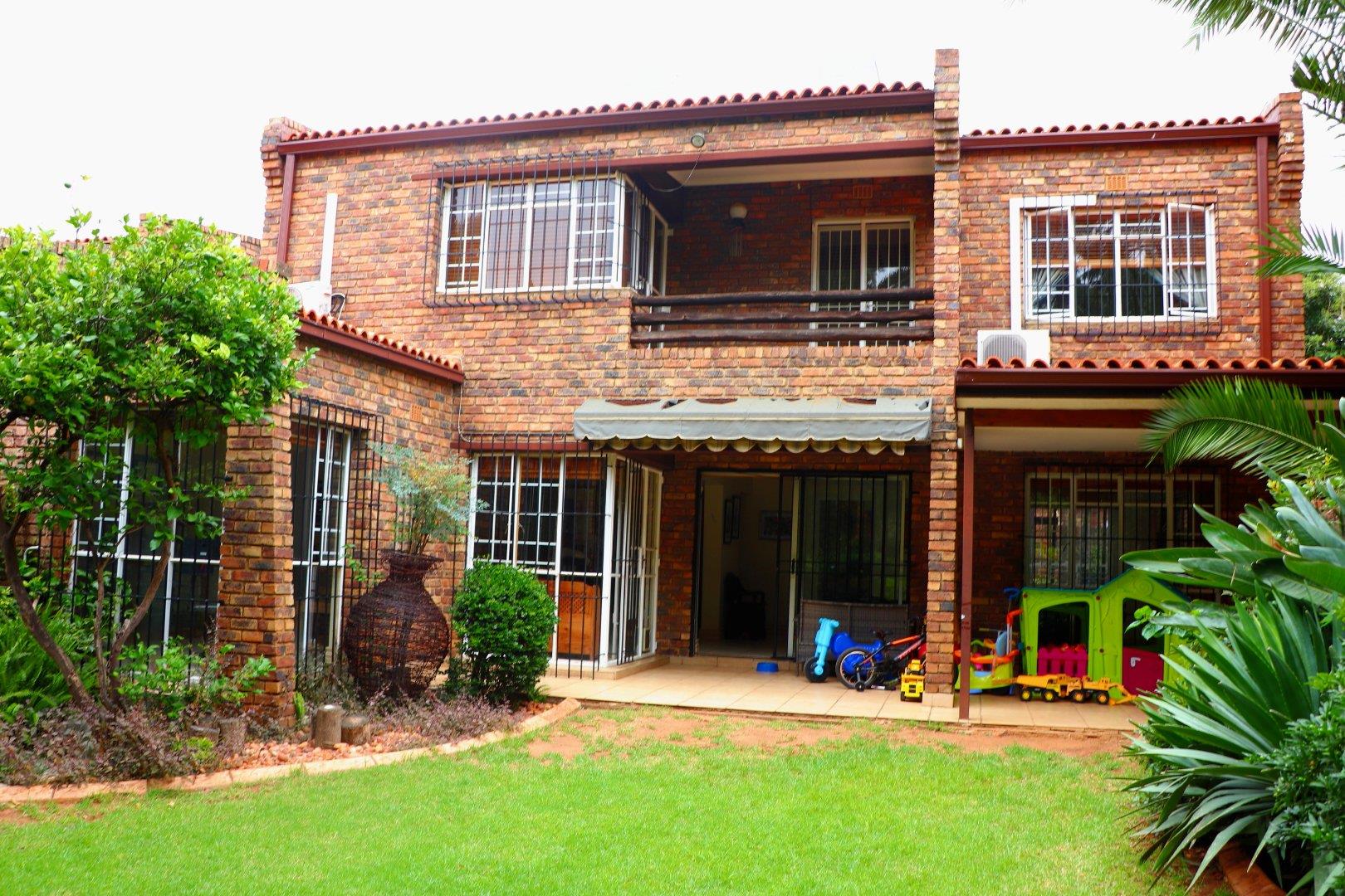 3 Bedroom Townhouse for sale in Sandown P24107415135