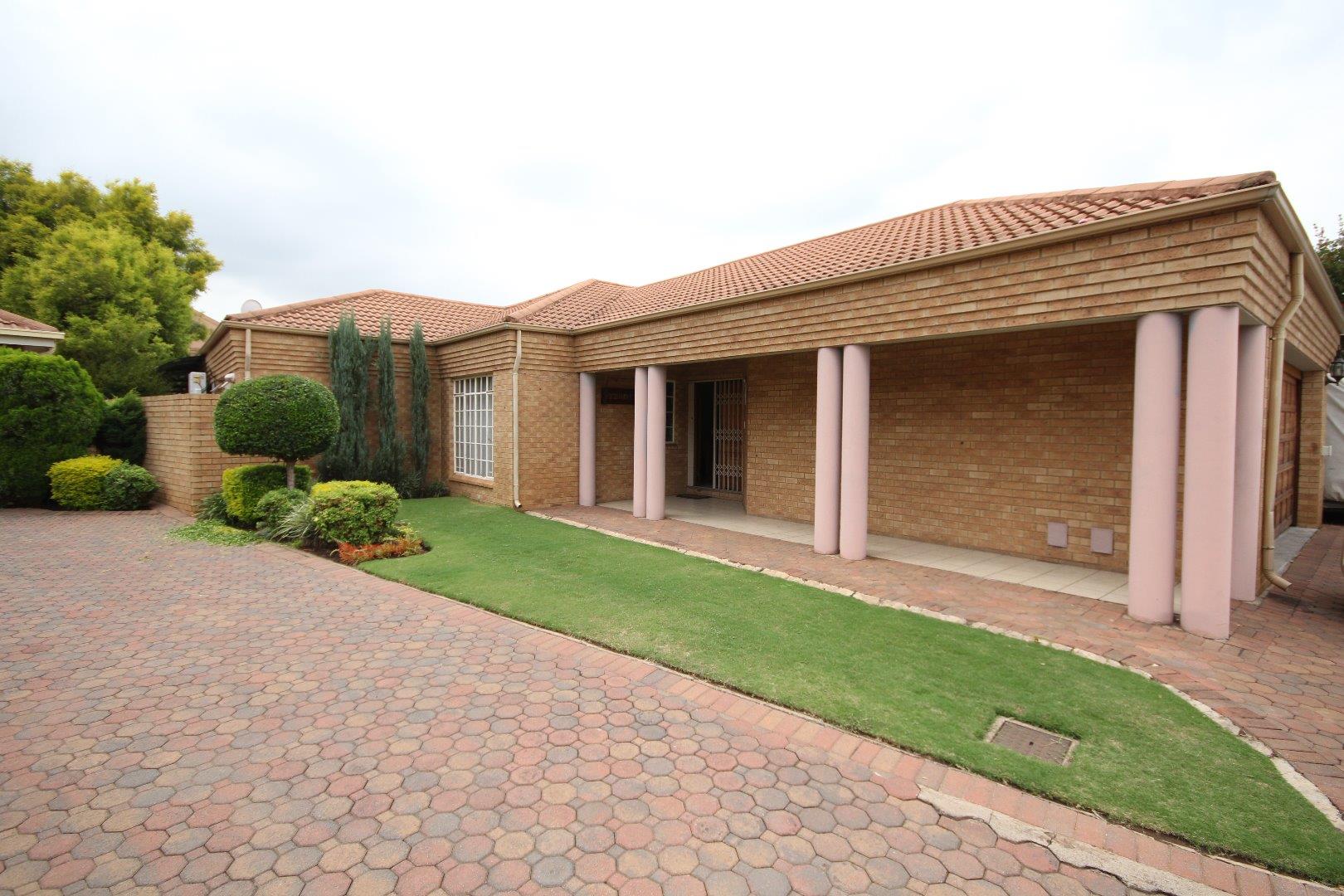 3 Bedroom House for sale in Three Rivers Proper P24107412756