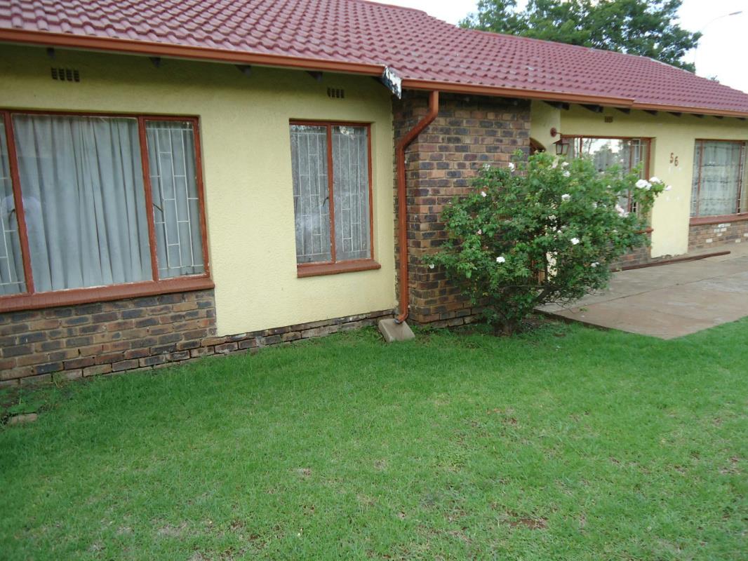 3 Bedroom House for sale in Brakpan North P24113879474