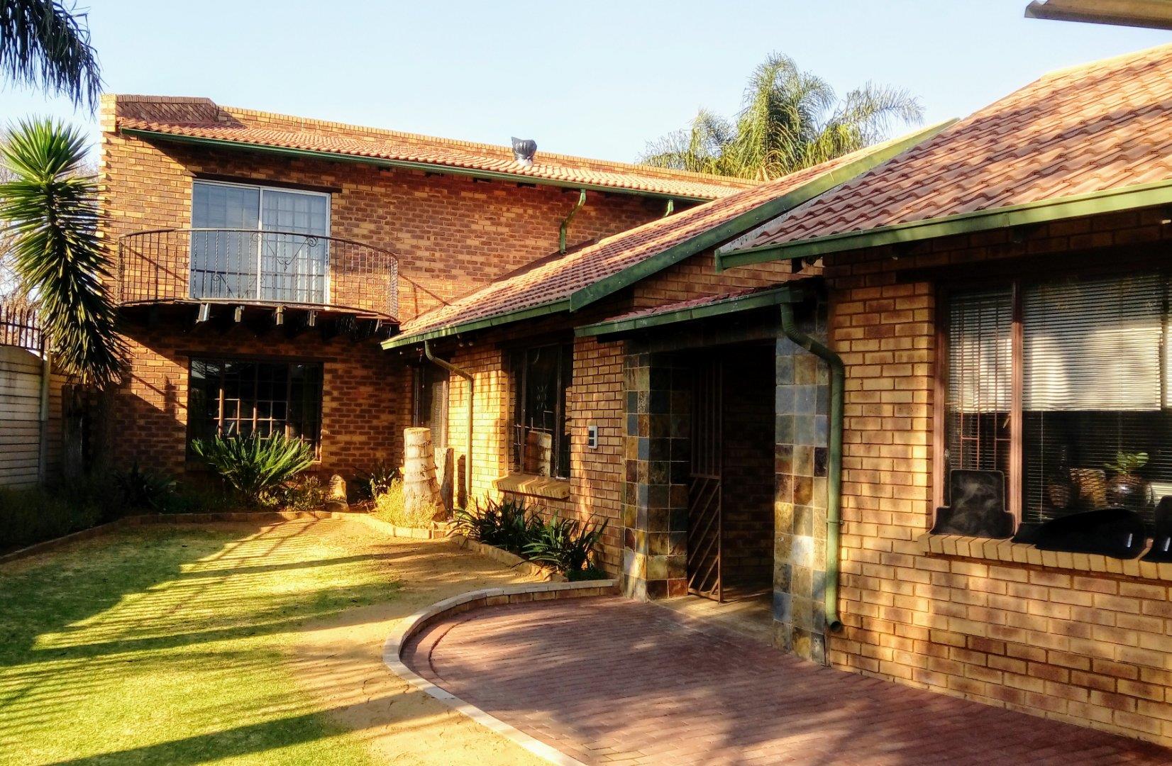 6 Bedroom House for sale in Kempton Park Ext 2 12 Peter Avenue P24107648681