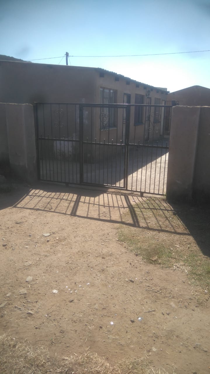 2 Bedroom House for sale in Mayfield P24114019503