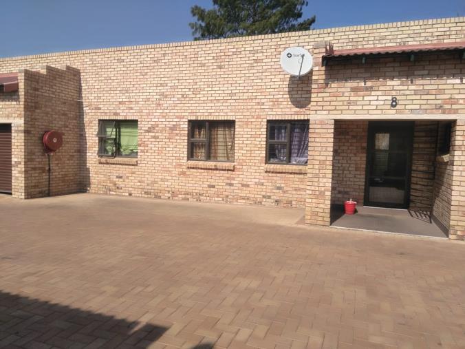 2 Bedroom Townhouse to Rent in Pioneer Park