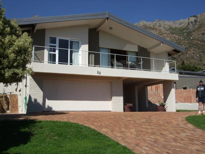 3 Bedroom House for sale in Gordons Bay Central