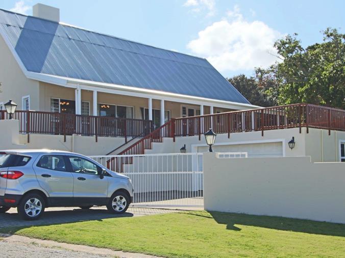 4 Bedroom House to Rent in Kenton On Sea