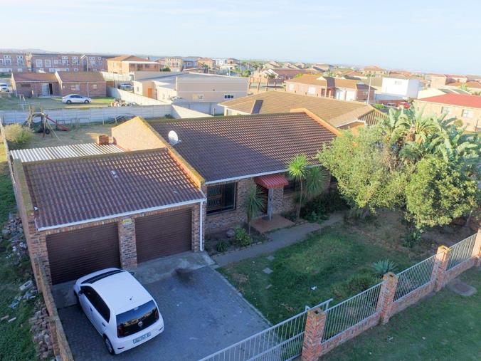 3 Bedroom House for sale in Bluewater Bay