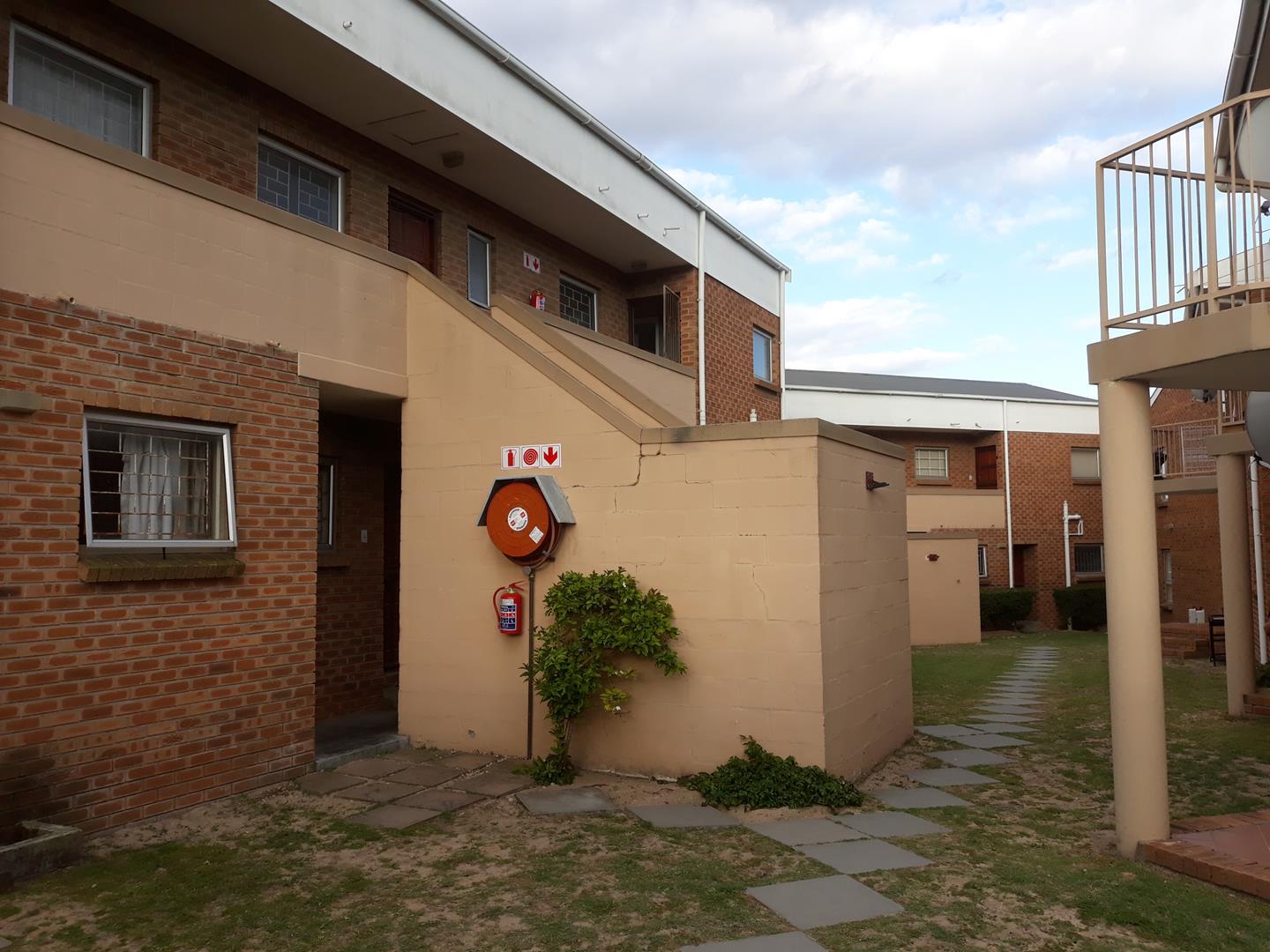 Oakglen Property Apartments / flats to rent in Oakglen