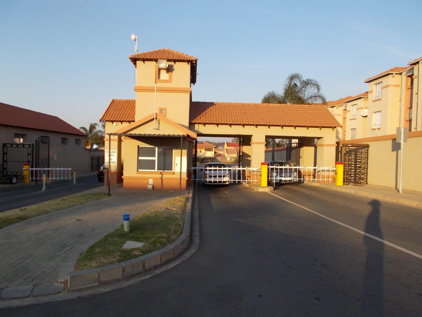 2 Bedroom Apartment / flat for sale in Ormonde View P24108250631