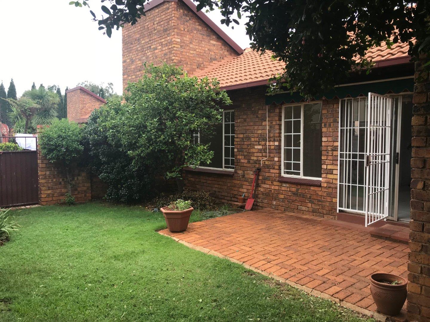 Brentwood Park, Benoni Property Townhouses for sale in Brentwood Park