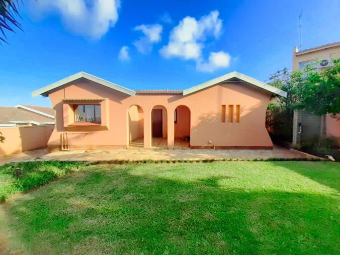 3 Bedroom House for sale in Stanger Manor