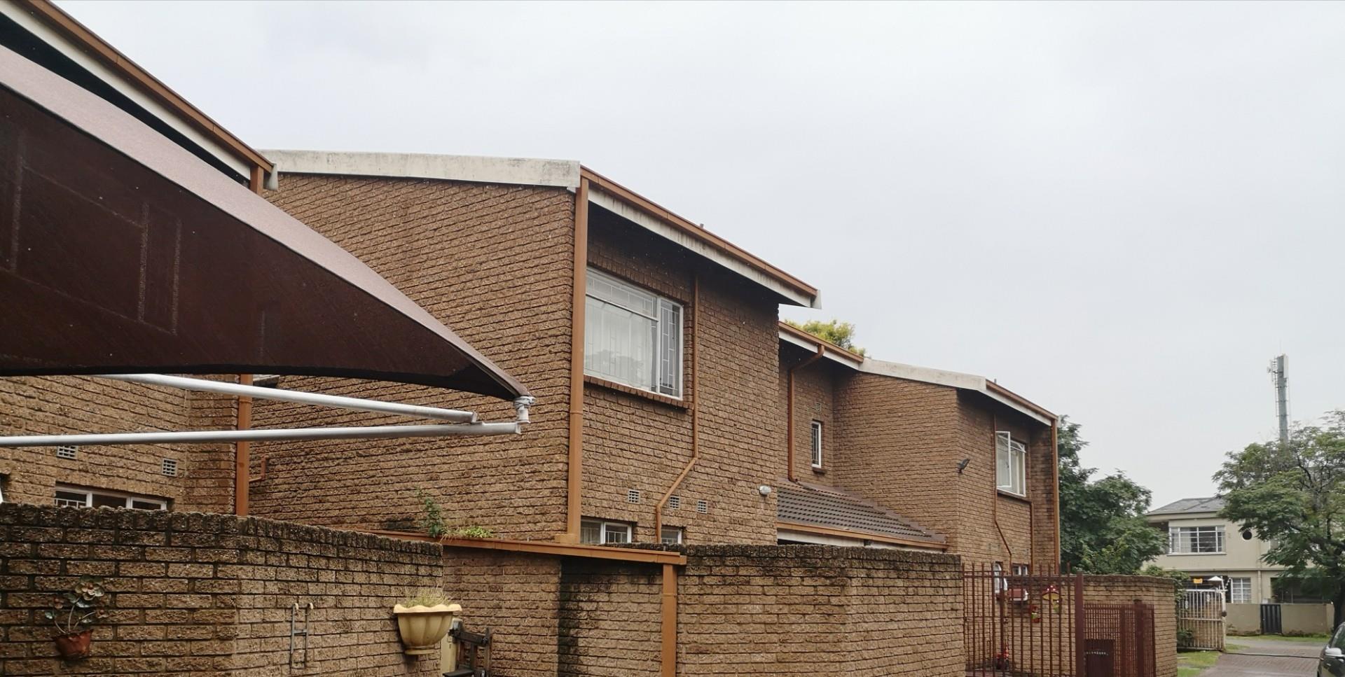 3 Bedroom Townhouse for sale in Vereeniging Central P24108426771