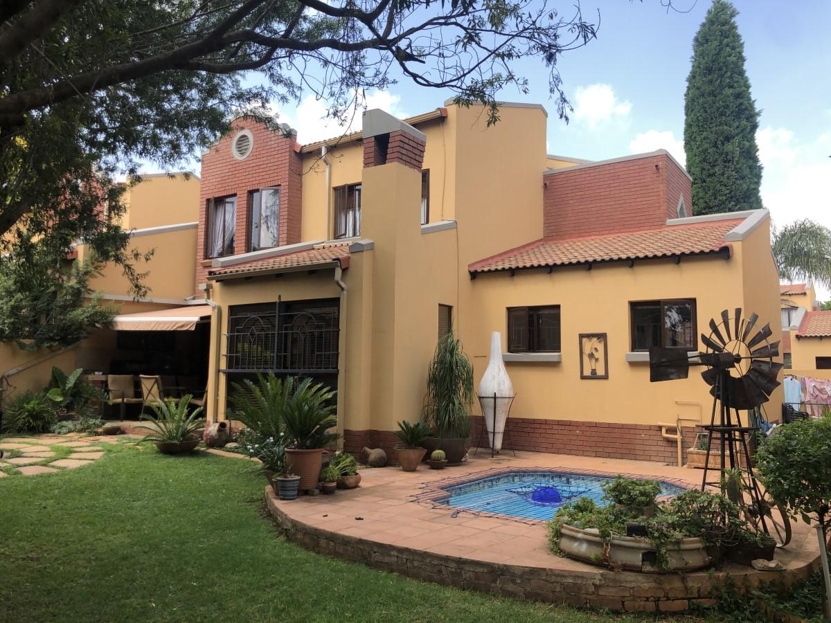 3 Bedroom Townhouse for sale in Boardwalk Meander P24113500362