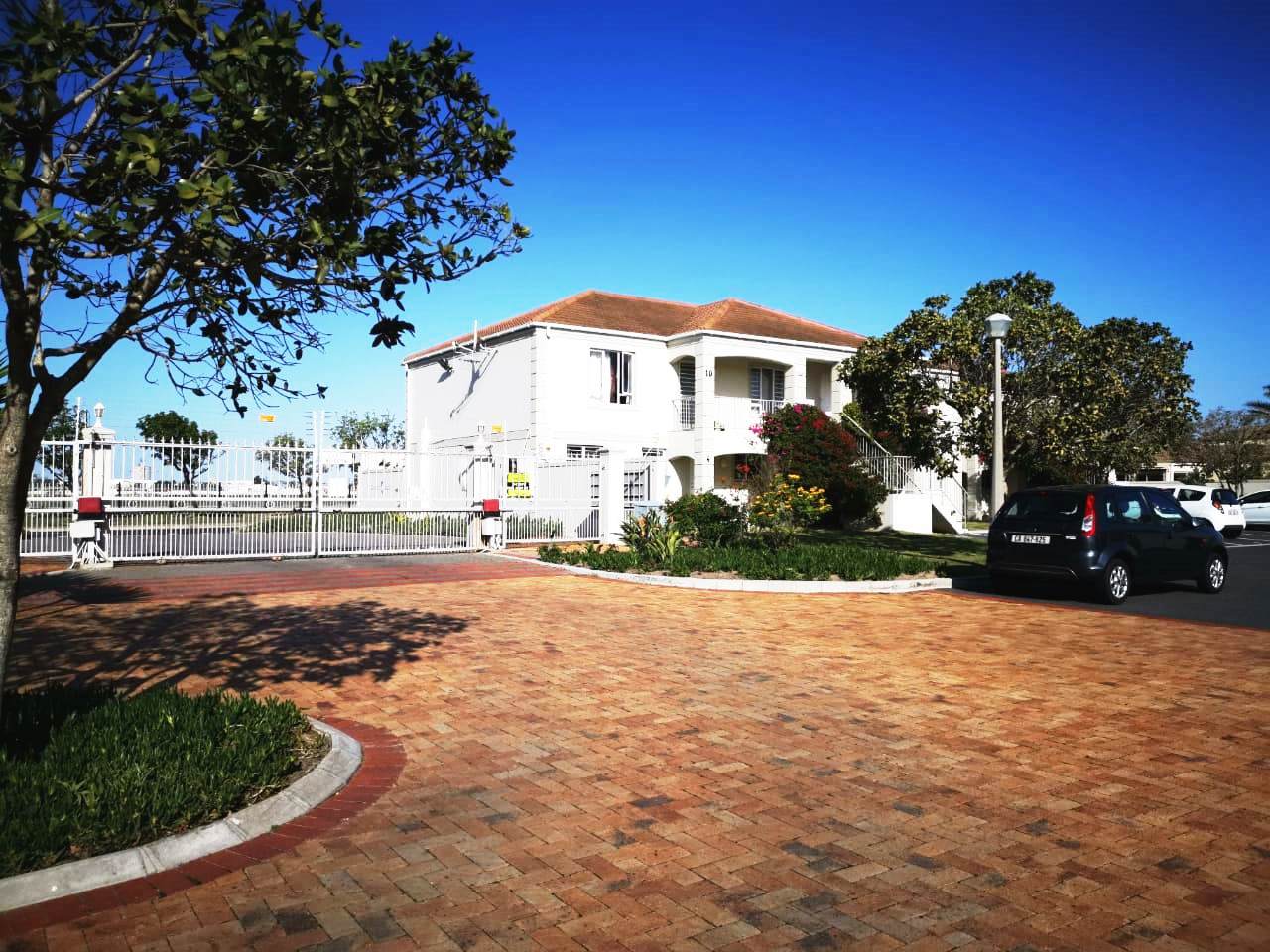 2 Bedroom Apartment / flat for sale in Royal Ascot P24114516899