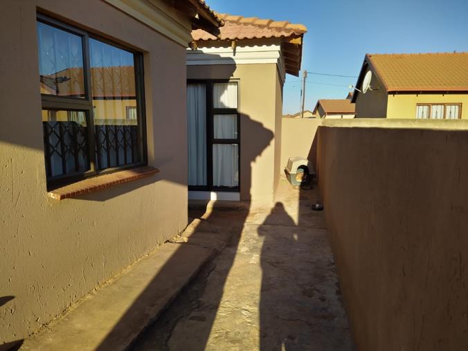 3 Bedroom House for sale in Vosloorus Ext 6
