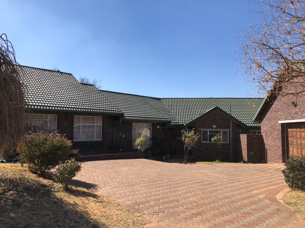 5 Bedroom House for sale in Overkruin P24108905873