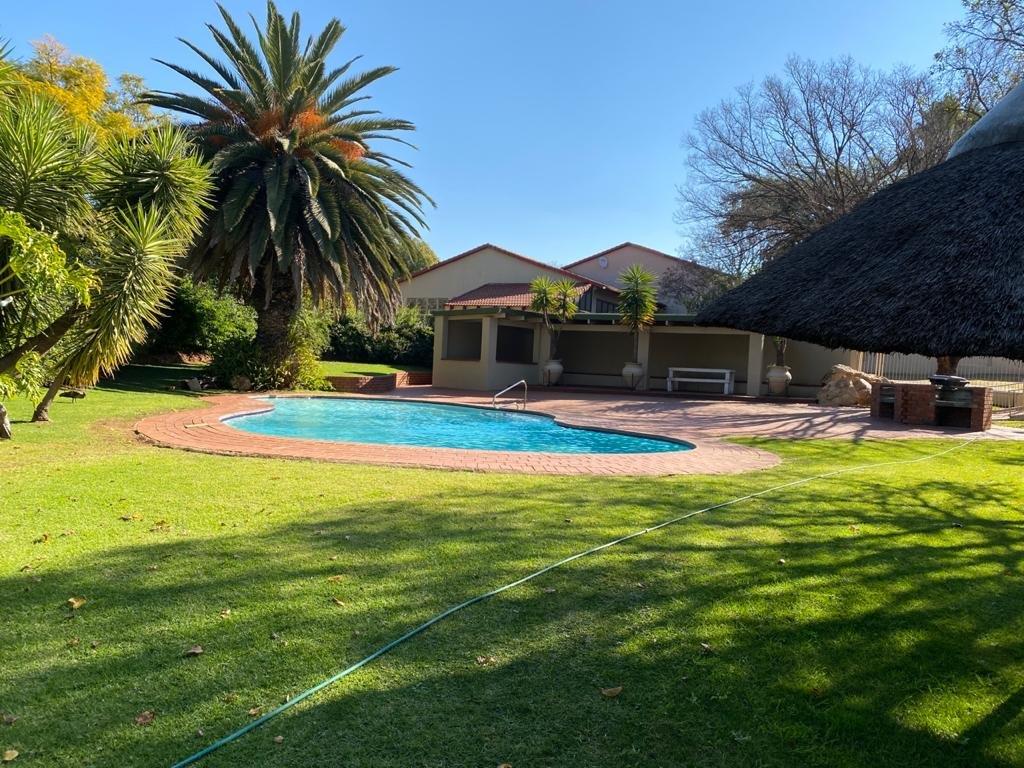 2 Bedroom Apartment / flat to rent in Bryanston P24105317368