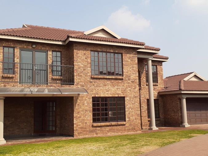 3 Bedroom House for sale in Heuwelsig Estate