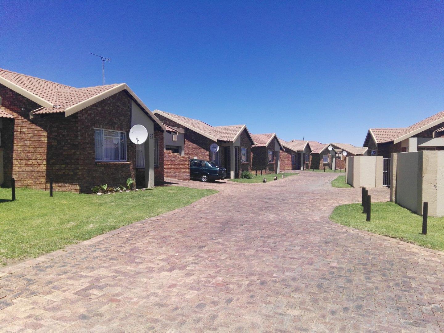 2 Bedroom Townhouse to rent in Secunda P24113216468