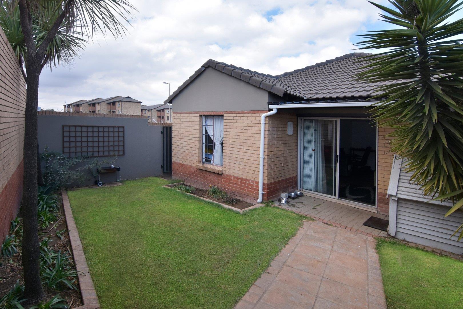 2 Bedroom Apartment / flat for sale in Halfway Gardens 305 Third Road