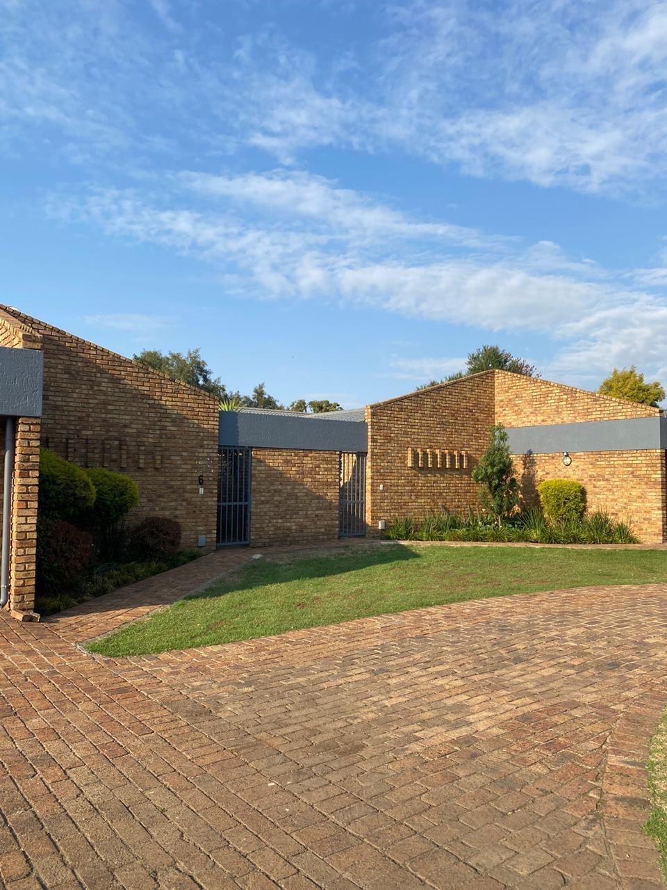 3 Bedroom Townhouse to rent in Sunward Park 26 Tosca Road P24109209558