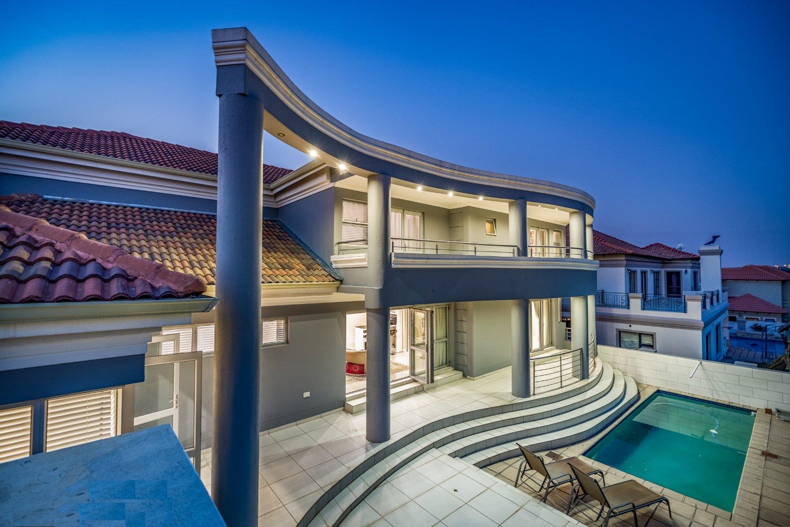 6 Bedroom House for sale in Blue Valley Golf Estate P24109277068