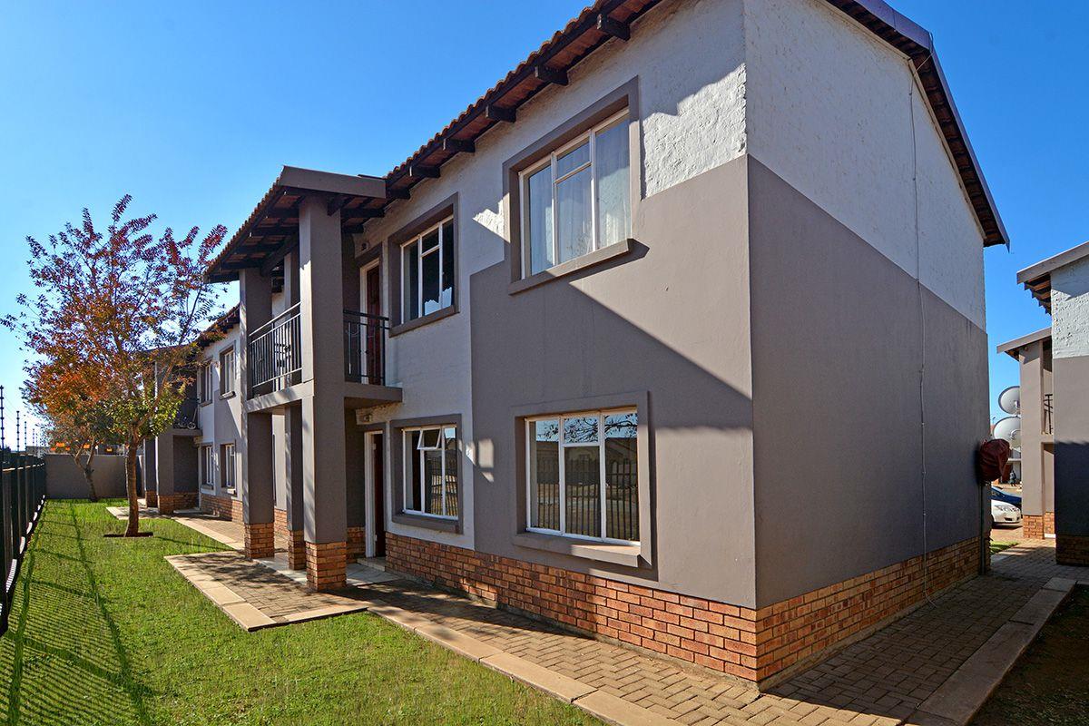2 Bedroom Apartment / flat to rent in Protea Glen 8487 Kganwe Street