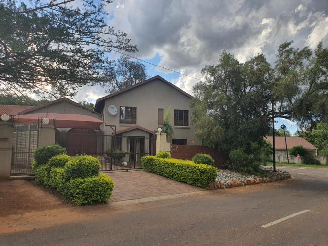 3 Bedroom House for sale in Protea Park