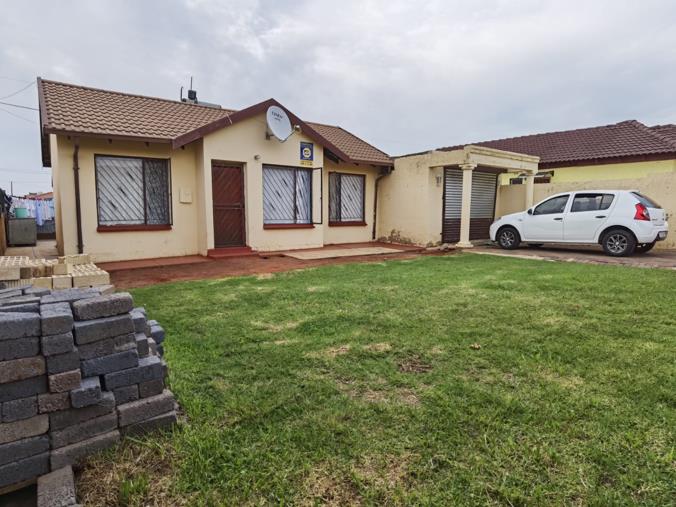 3 Bedroom House for sale in Dobsonville