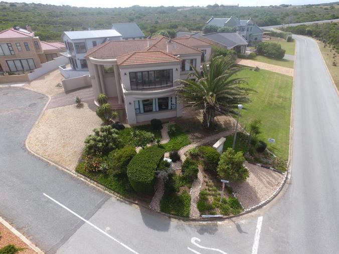 5 Bedroom House for sale in Jongensfontein