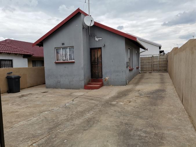 2 Bedroom House for sale in Naturena