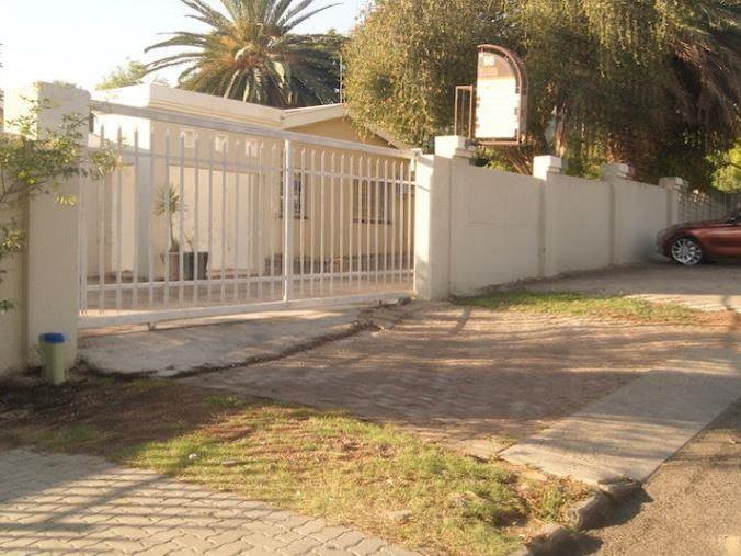 4 Bedroom House for sale in Alberton North