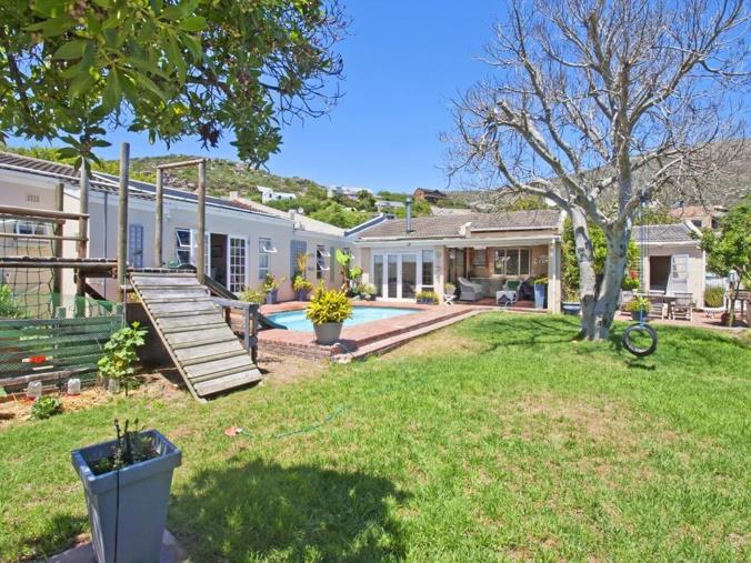 4 Bedroom House for sale in Capri